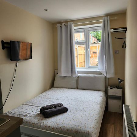 Ensuite Studio Flat Crawley-Gatwick Ifield Zewnętrze zdjęcie